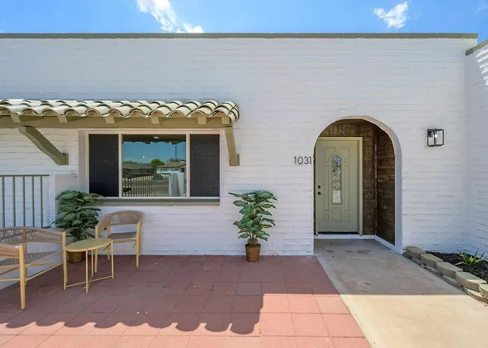 Serene Desert Getaway W/ Backyard Near Asu Campus! Holiday home Tempe