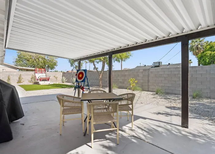 Serene Desert Getaway W/ Backyard Near Asu Campus! Holiday home