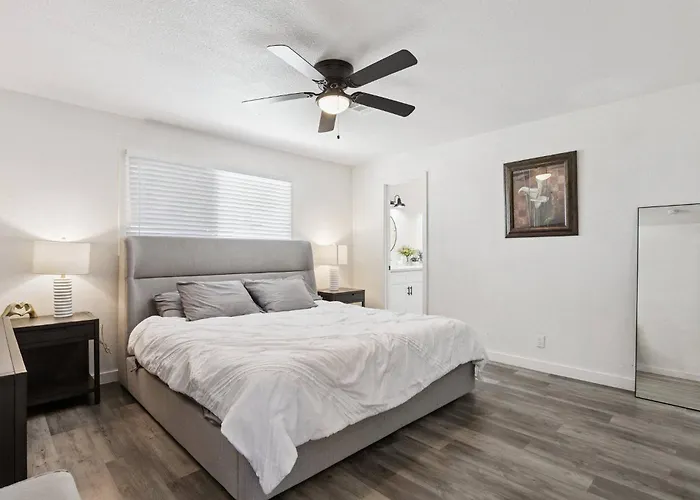 Serene Desert Getaway W/ Backyard Near Asu Campus! Holiday home *