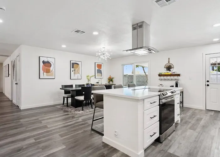 Serene Desert Getaway W/ Backyard Near Asu Campus!