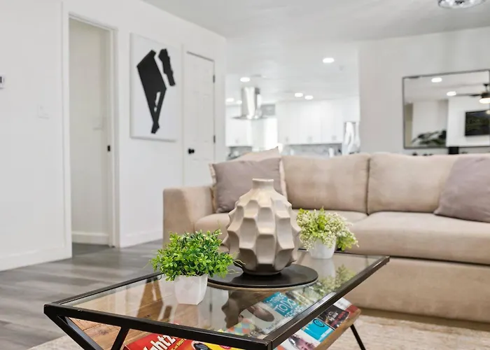 Serene Desert Getaway W/ Backyard Near Asu Campus! Holiday home Tempe