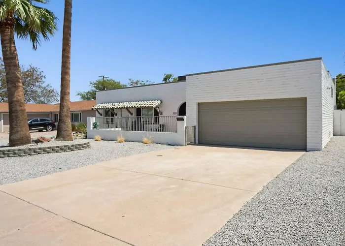 Serene Desert Getaway W/ Backyard Near Asu Campus!