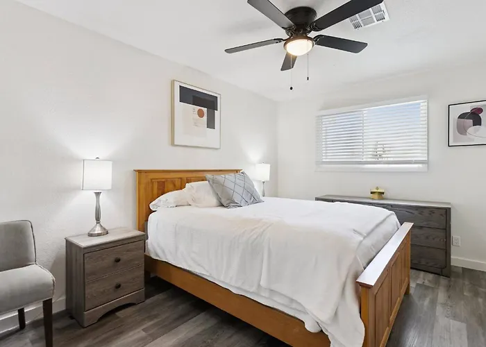 Holiday home Serene Desert Getaway W/ Backyard Near Asu Campus! *