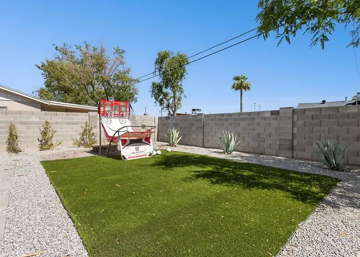 Serene Desert Getaway W/ Backyard Near Asu Campus! Tempe