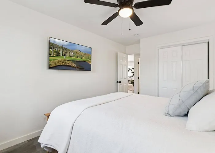 Serene Desert Getaway W/ Backyard Near Asu Campus! Holiday home Tempe