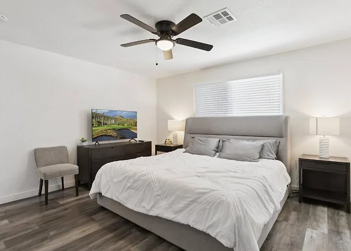 Serene Desert Getaway W/ Backyard Near Asu Campus! *