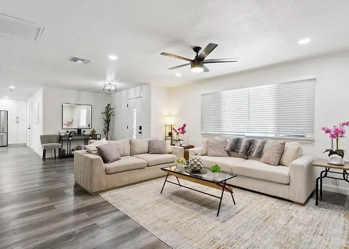 Serene Desert Getaway W/ Backyard Near Asu Campus! Holiday home Tempe