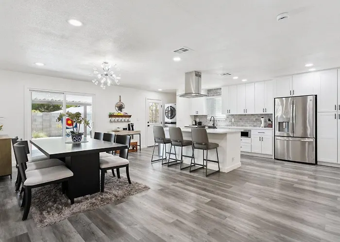 Serene Desert Getaway W/ Backyard Near Asu Campus!