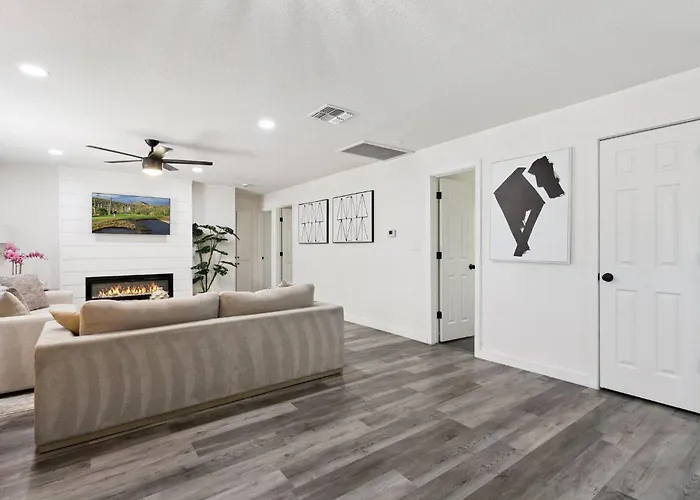 Serene Desert Getaway W/ Backyard Near Asu Campus! Holiday home Tempe